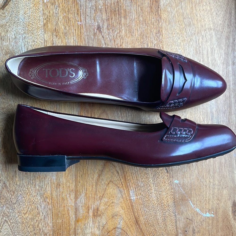TOD’s Burgundy Leather Pointed Penny Loafers – NWOT – US 7.5 / EU 38